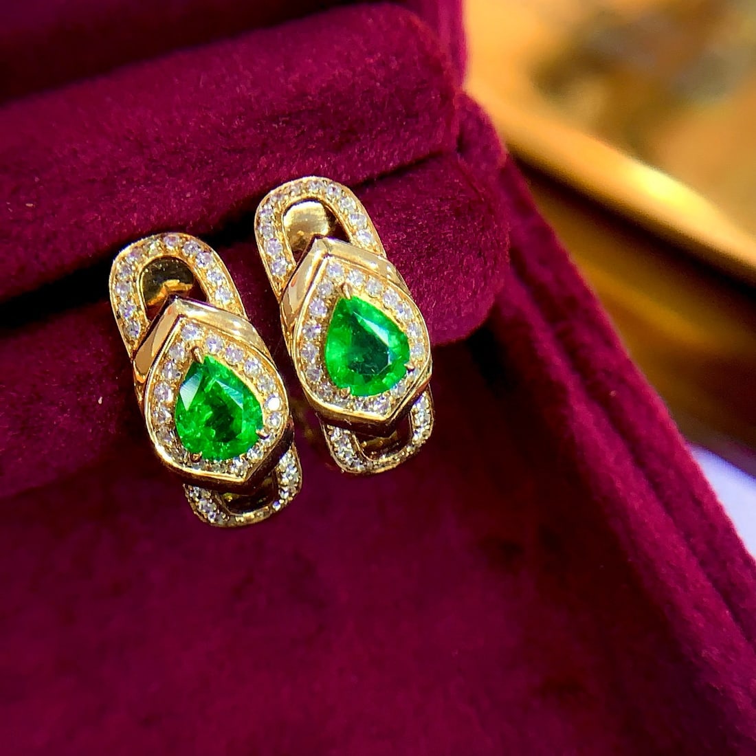 14k Gold 0.92 Ctw Vivid Green Natural Emerald & Diamond Earrings - 2