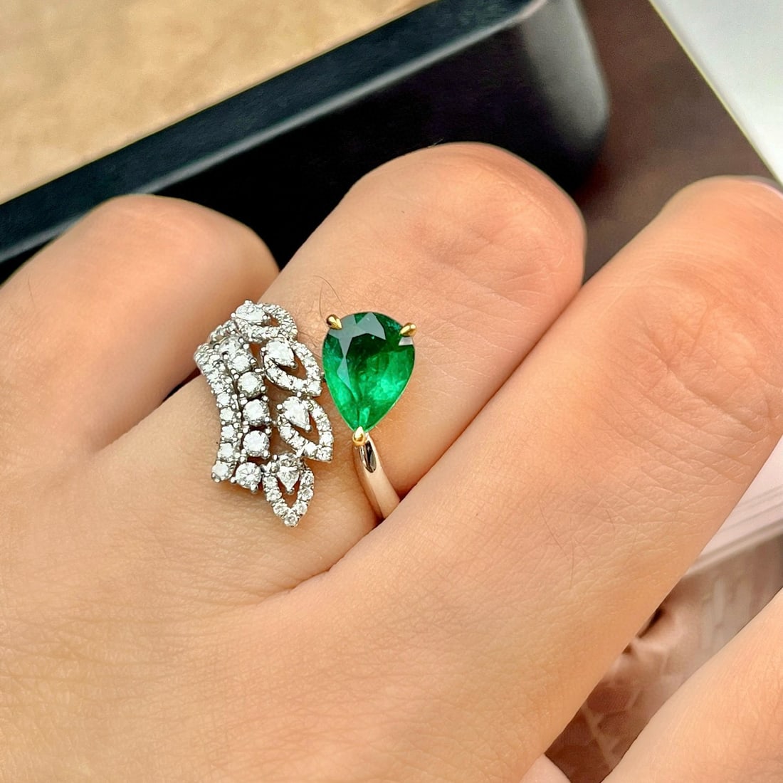 14k Gold 1.35 Ct Vivid Green Natural Emerald & Diamond Ring - 2