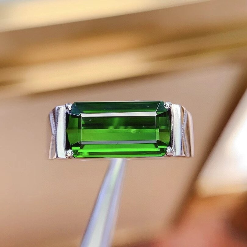 14k Gold 8.0 Ct Natural Tourmaline & Diamond & Men¡¯s Ring: Ref:230946192 // gold content:14k gold // ring size:8us // // main gemstone:tourmaline // shape:octagonal // carat weight:8. 0ct // color:green // treatment:natural // // adjacent gemstone 2 :