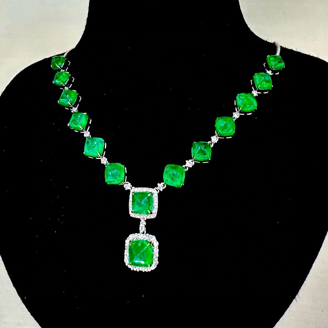14k Gold 10.88 Ct Vivid Green Natural Emerald & Diamond Necklace - 2