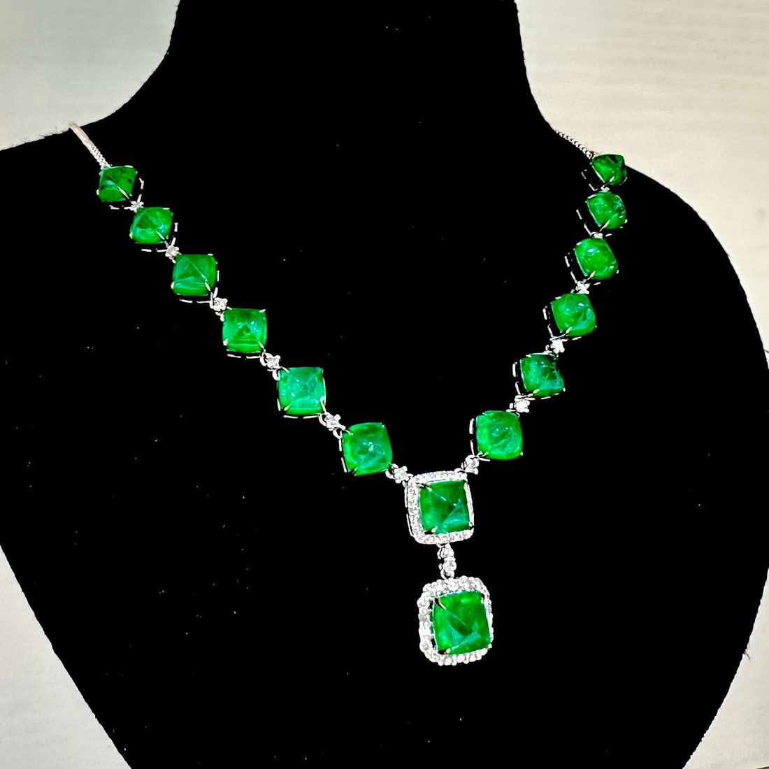 14k Gold 10.88 Ct Vivid Green Natural Emerald & Diamond Necklace - 6