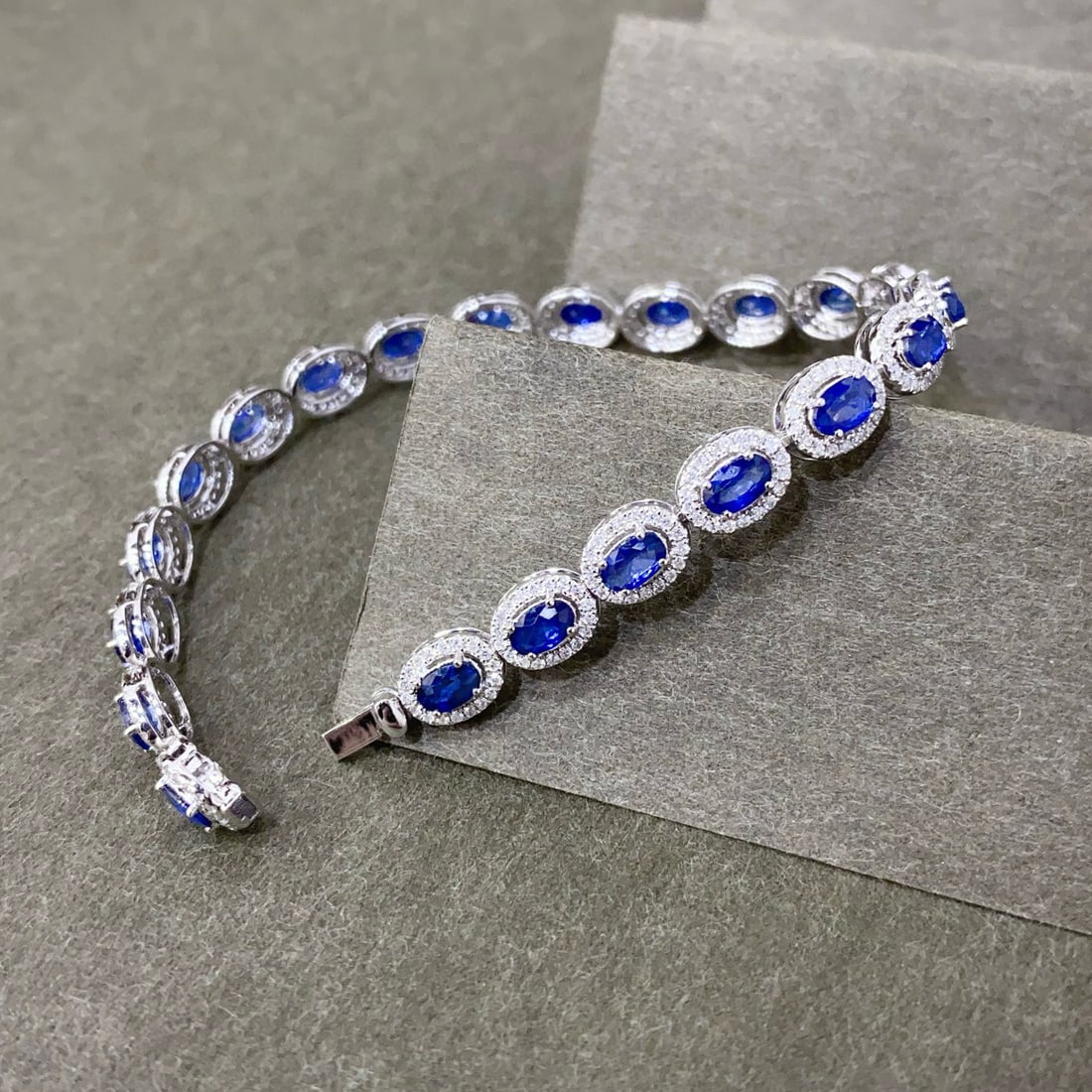 14k Gold 7.90 Ctw Natural Sapphire & Diamond Bracelet - 2