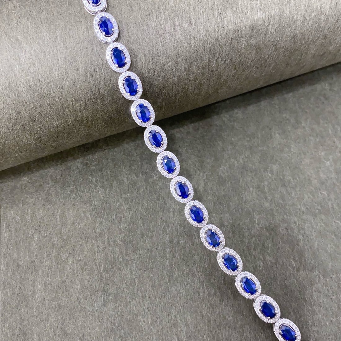 14k Gold 7.90 Ctw Natural Sapphire & Diamond Bracelet - 3