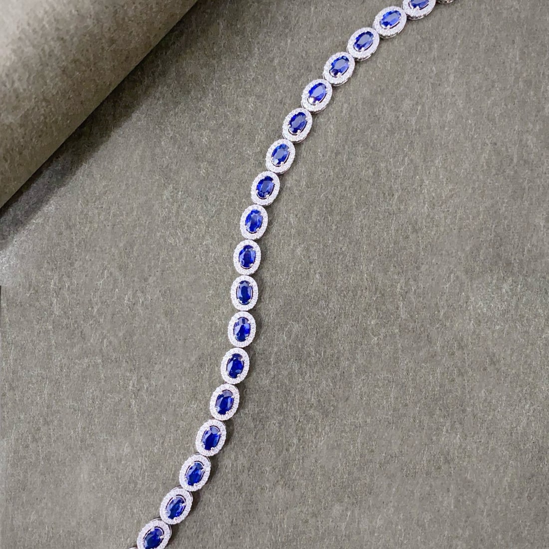 14k Gold 7.90 Ctw Natural Sapphire & Diamond Bracelet - 4