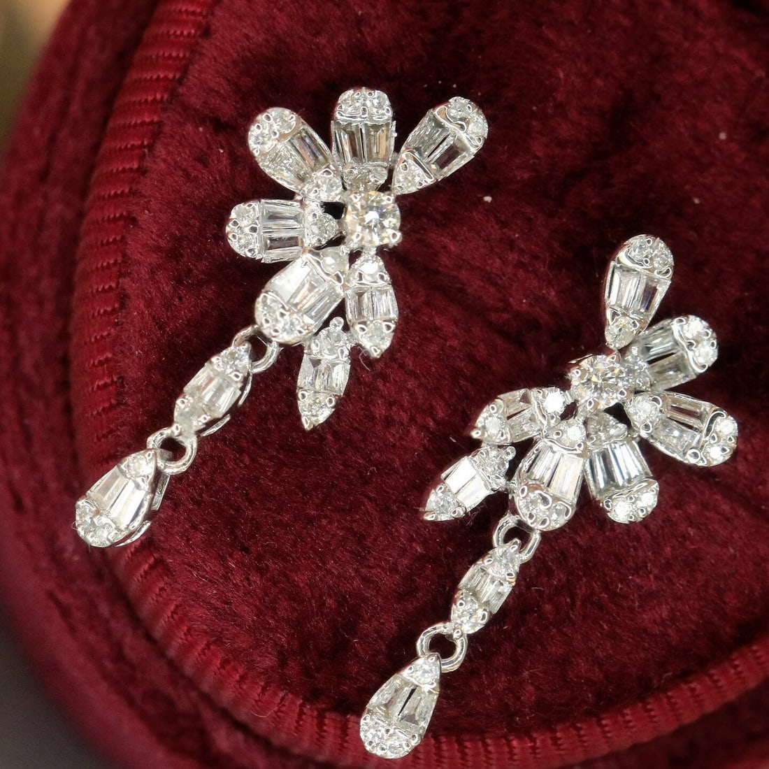 14k Gold 0.66 Ct Natural H Diamond Earrings: Ref:230946226 // gold content:14k gold // main gemstone:diamond // shape:multiply // carat weight:0. 66ct // clarity grade:vs-si // color:h // treatment:natural // Condition: NewLow Estimate: