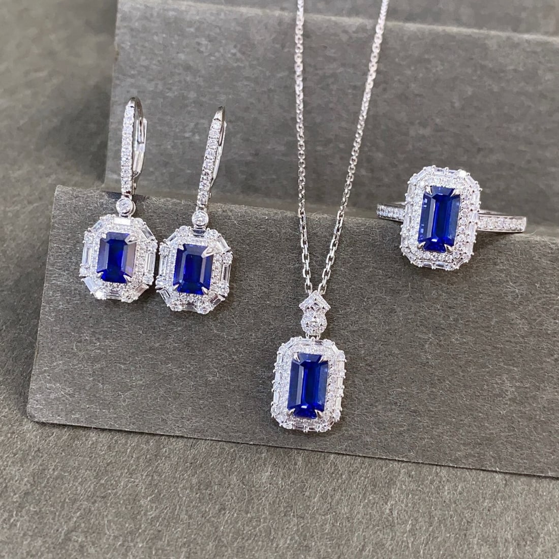 14k Gold 4.59 Ct Natural Sapphire & Diamond Jewelry Set: Ref:230946236 // gold content:14k gold // ring size:7. 25us // // pendant(without chain) // main gemstone:sapphire // shape:octagonal // carat weight:1. 14ct // color:royal blue //