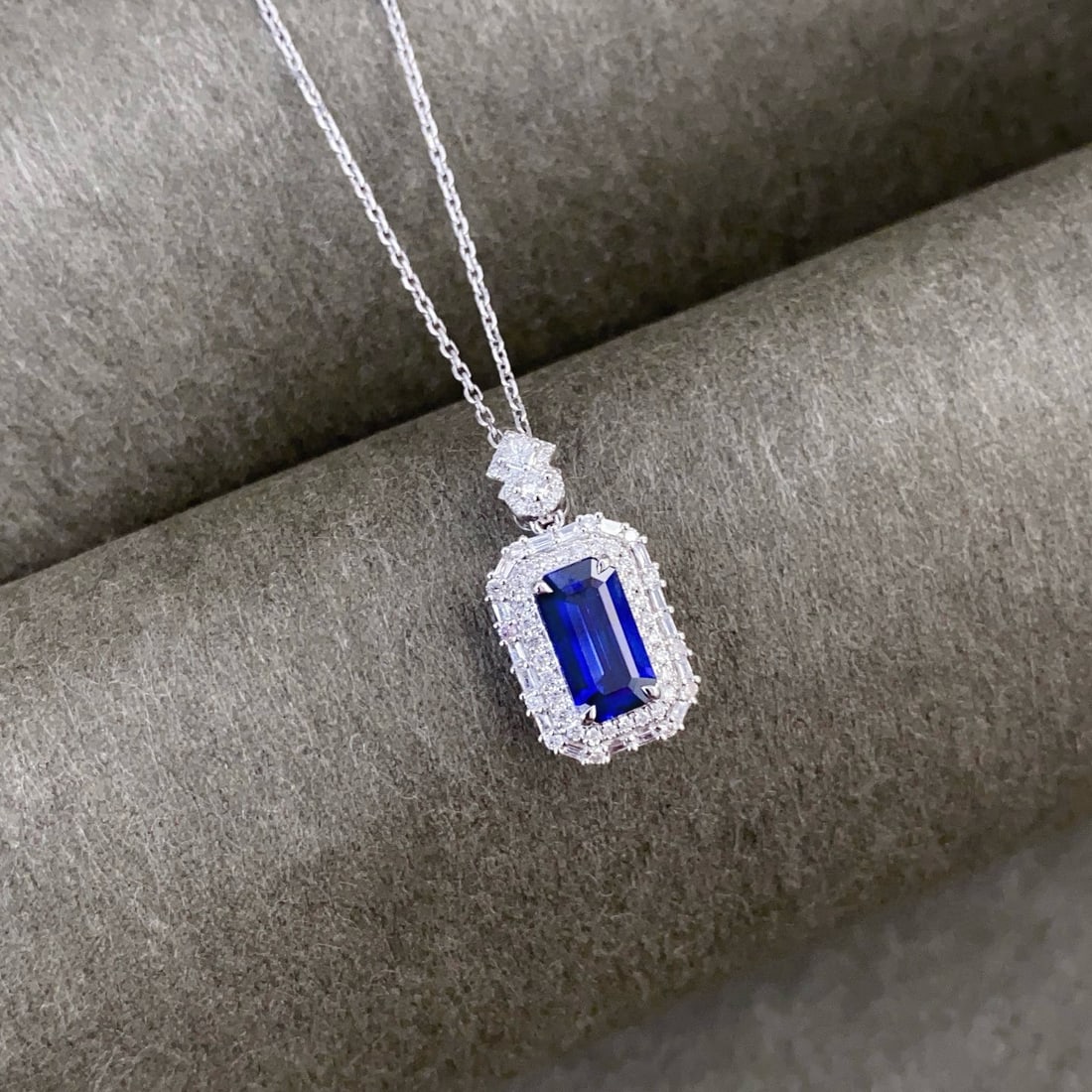 14k Gold 4.59 Ct Natural Sapphire & Diamond Jewelry Set - 6