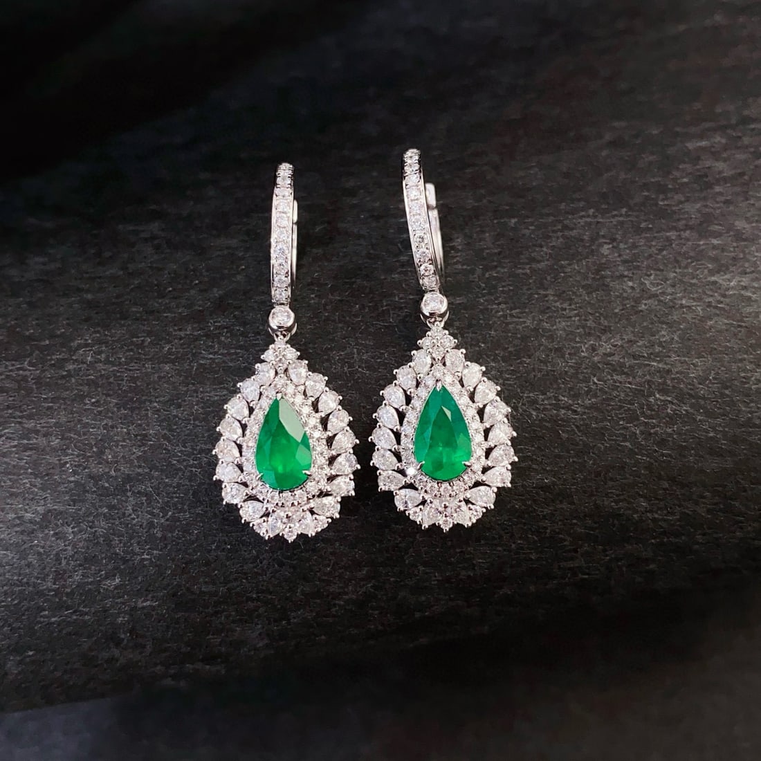 14k Gold 2.91 Ctw Natural Emerald & Diamond Earrings: Ref:230946238 // gold content:14k gold // main gemstone:emerald // shape:pear // carat weight:1. 31ct // color:green // treatment:natural // // adjacent gemstone 2 : diamond // shape:multiply // carat
