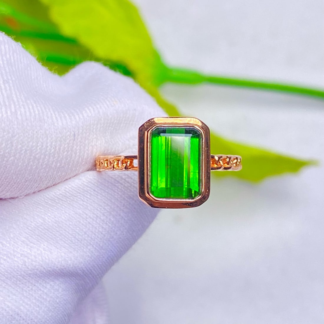 14k Gold 1.53 Ct Natural Tourmaline Ring: Ref:230946239 // gold content:14k gold // ring size:7. 25us // // main gemstone:tourmaline // shape:octagonal // carat weight:1. 53ct // color:green // treatment:natural // Condition: New Low Estimat