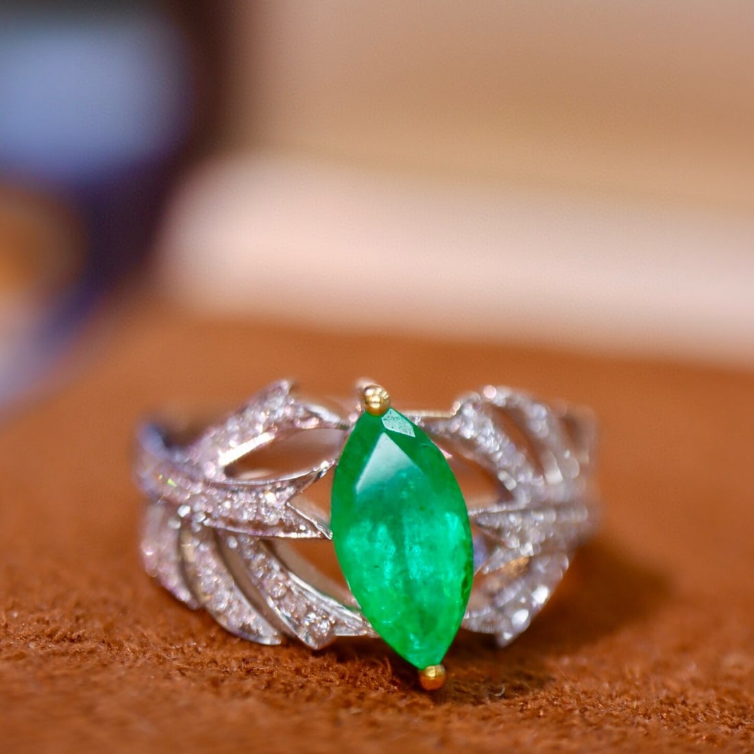 14k Gold 1.32 Ctw Vivid Green Natural Emerald & Diamond Ring - 2