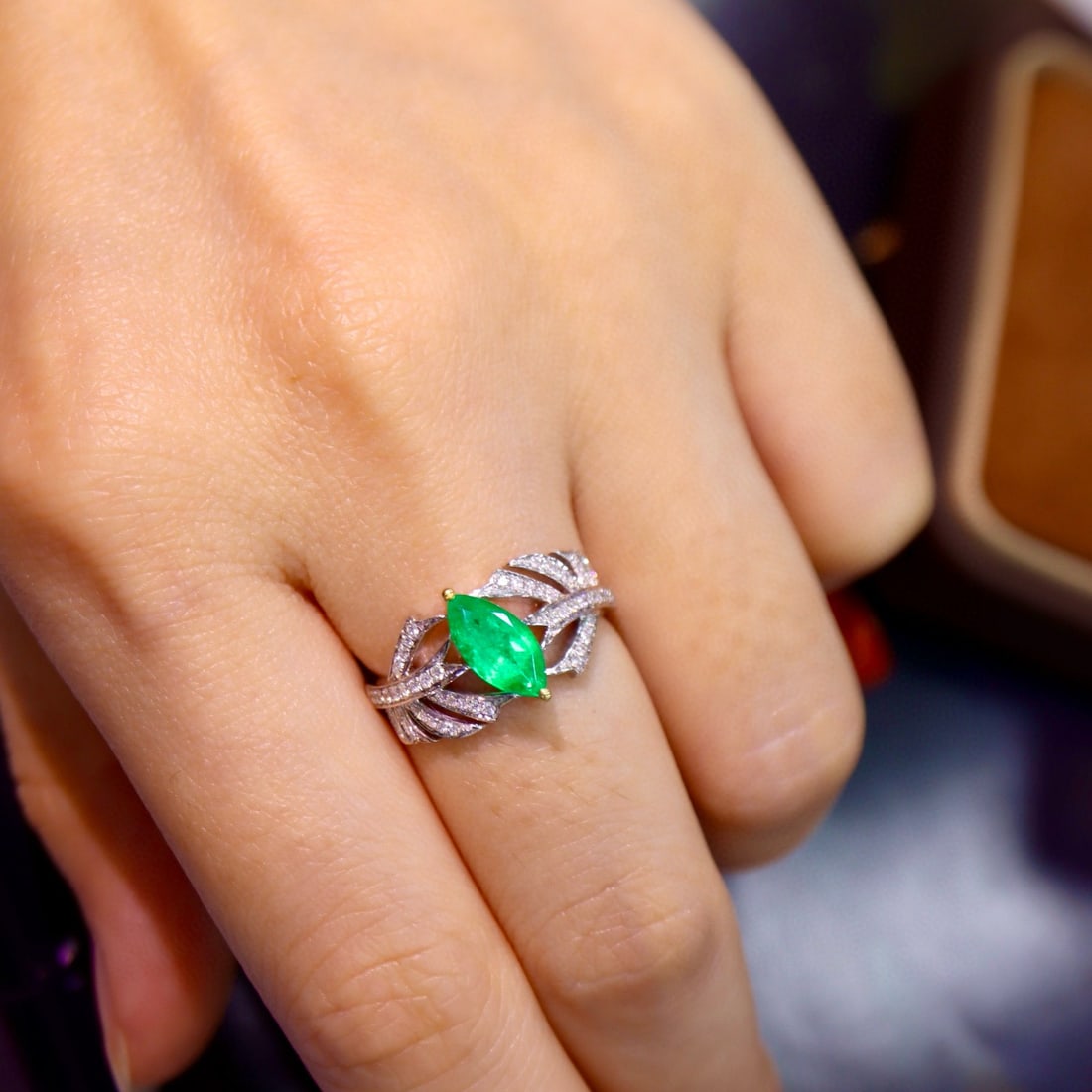 14k Gold 1.32 Ctw Vivid Green Natural Emerald & Diamond Ring - 5