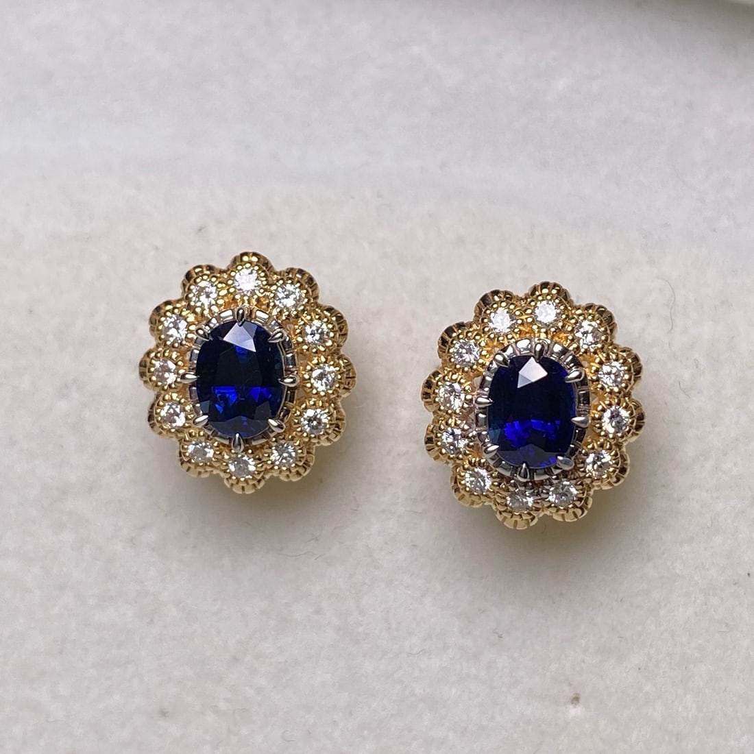 14k Gold 2.80 Ctw Natural Sapphire & Diamond Earrings: Ref:230946246 // gold content:14k gold // main gemstone:sapphire // shape:oval // carat weight:2. 33ct // color:blue // treatment:natural // // adjacent gemstone 2 : diamond // shape:round // carat we