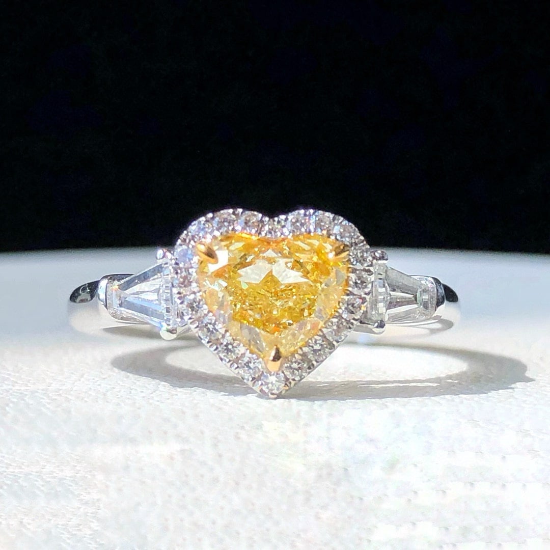 14k Gold 1.39 Ctw Natural Yellow Diamond & Diamond Ring: Ref:230946256 // gold content:14k gold // ring size:7. 25us // // main gemstone:yellow diamond // shape:heart // carat weight:1. 01ct // color:yellow // treatment:natural // // adjacent gemstone 2 : d