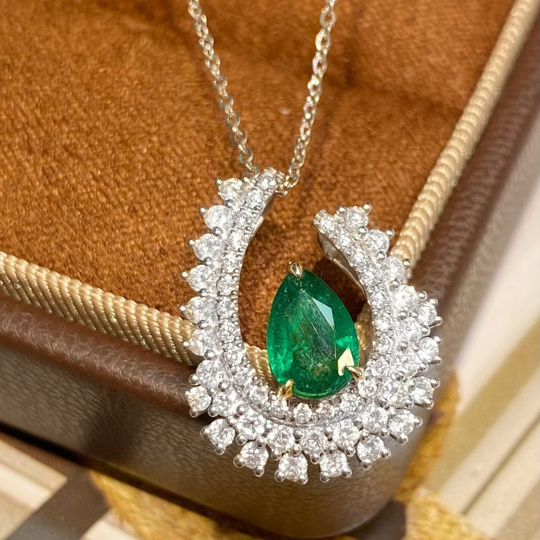 14k Gold 1.63 Ctw Vivid Green Natural Emerald & Diamond Pendant( Without Chain ) - 5