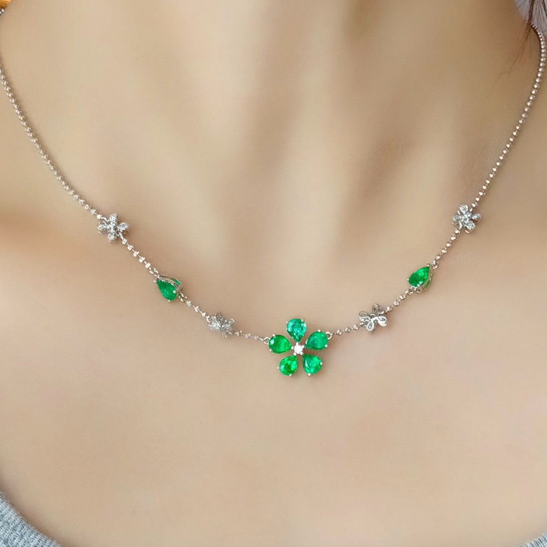 14k Gold 2.38 Ctw Natural Emerald & Diamond Necklace - 3