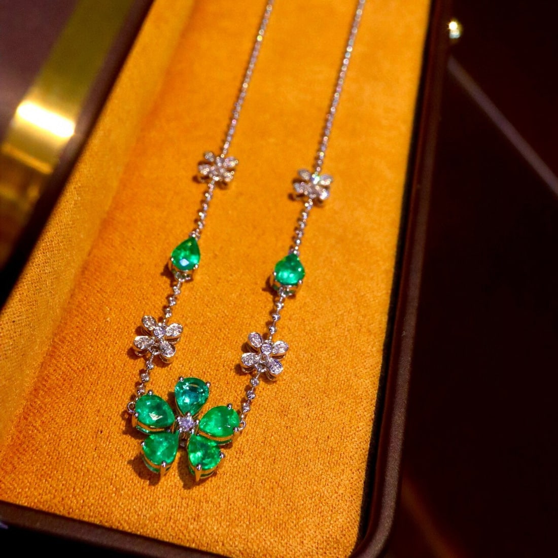 14k Gold 2.38 Ctw Natural Emerald & Diamond Necklace - 4