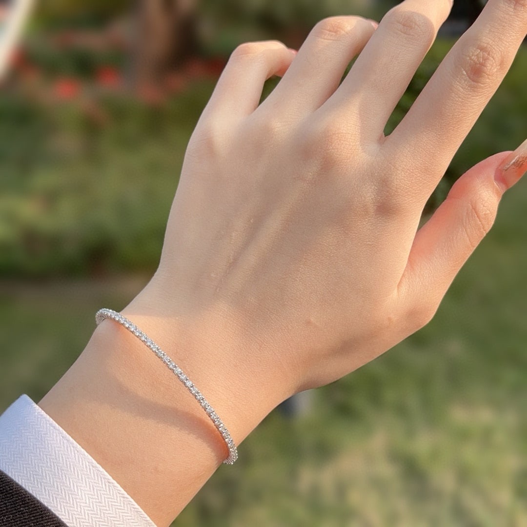 14k Gold 1.97 Ct Natural H Diamond Bangle - 4