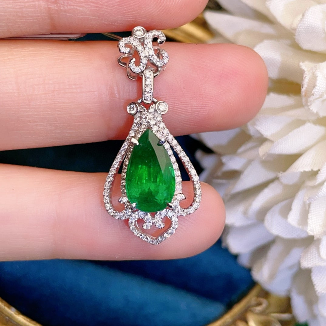 14k Gold 2.95 Ctw Vivid Green Natural Emerald & Diamond Pendant( Without Chain ): Ref:230946298 // gold content:14k gold // main gemstone:emerald // shape:pear // carat weight:2. 51ct // color:vivid green // treatment:natural // // adjacent gemstone 2 : diamond // shape:round // ca