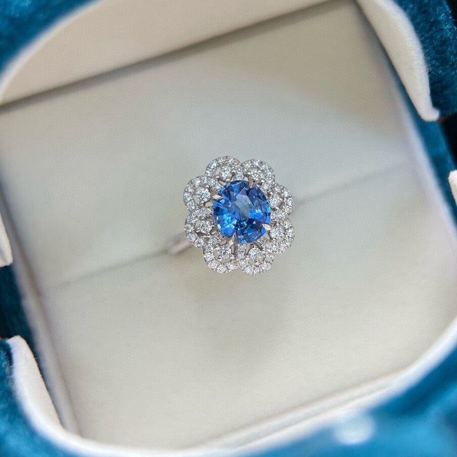 14k Gold 2.40 Ctw Natural Sapphire & Diamond Ring: Ref:230946300 // gold content:14k gold // ring size:7. 25us // // main gemstone:sapphire // shape:oval // carat weight:2. 02ct // color:blue // treatment:natural // // adjacent gemstone 2 :