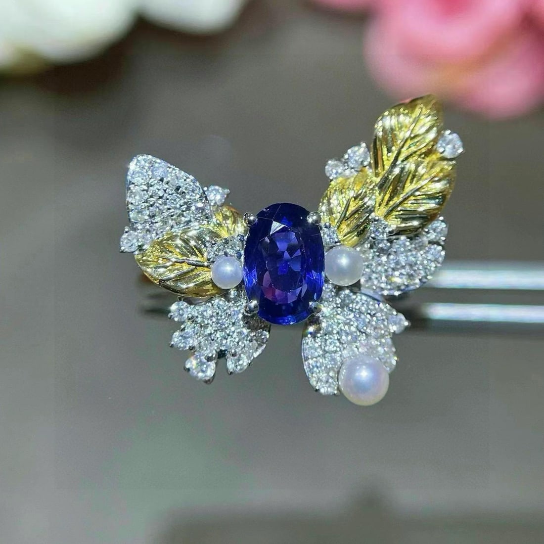 14k Gold 1.37 Ctw Natural Sapphire & Diamond Ring: Ref:230946314 // gold content:14k gold // ring size:7. 25us // // main gemstone:sapphire // shape:oval // carat weight:1. 05ct // color:blue // treatment:natural // // adjacent gemstone 2 :