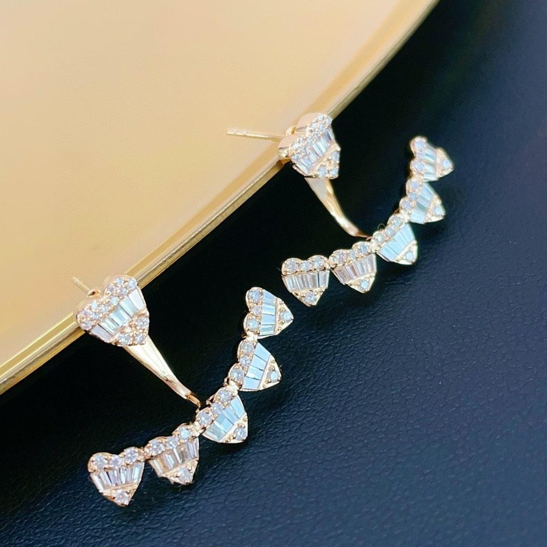 14k Gold 0.7 Ct Natural H Diamond Earrings: Ref:230946318 // gold content:14k gold // main gemstone:diamond // shape:multiply // carat weight:0. 7ct // clarity grade:vs-si // color:h // treatment:natural // Low Estimate: 2400Condition: