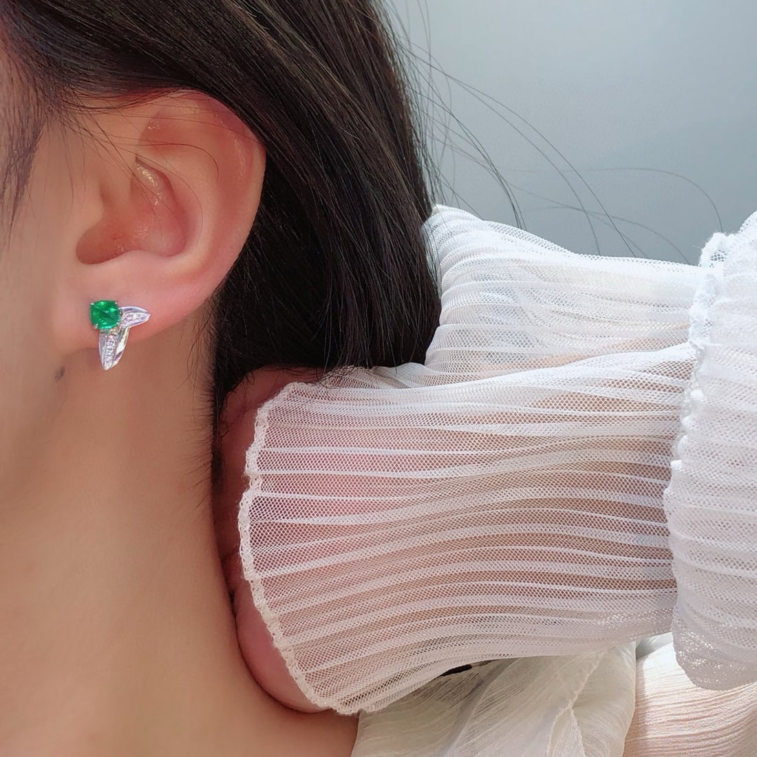 14k Gold 1.88 Ctw Vivid Green Natural Emerald & Diamond Earrings - 4