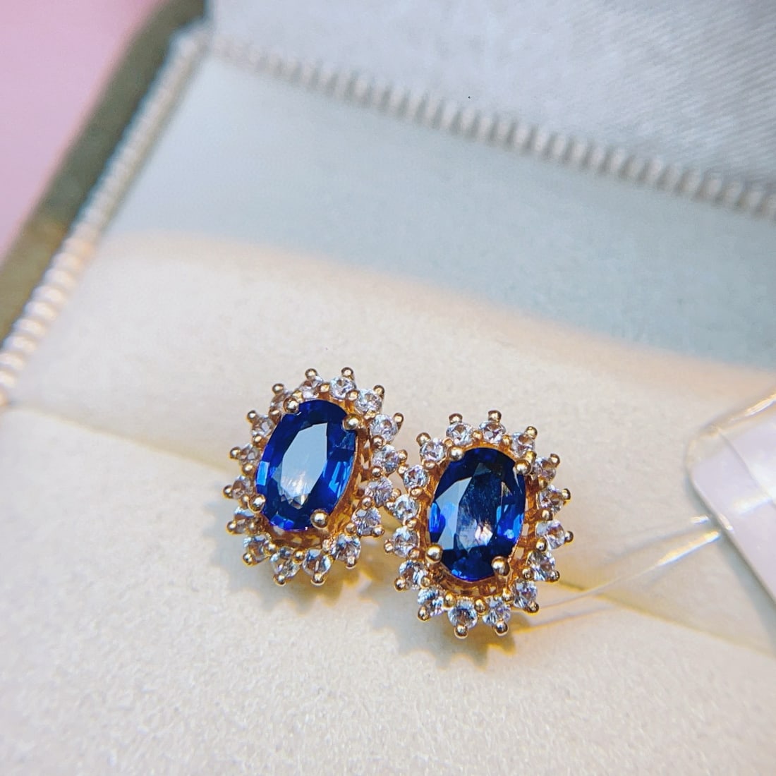 14k Gold 1.22 Ct Natural Sapphire & Sapphire Earrings: Ref:230946338 // gold content:14k gold // main gemstone:sapphire // shape:oval // carat weight:1. 22ct // color:blue // treatment:natural // // adjacent gemstone 2 : sapphire // number of stones:32 //