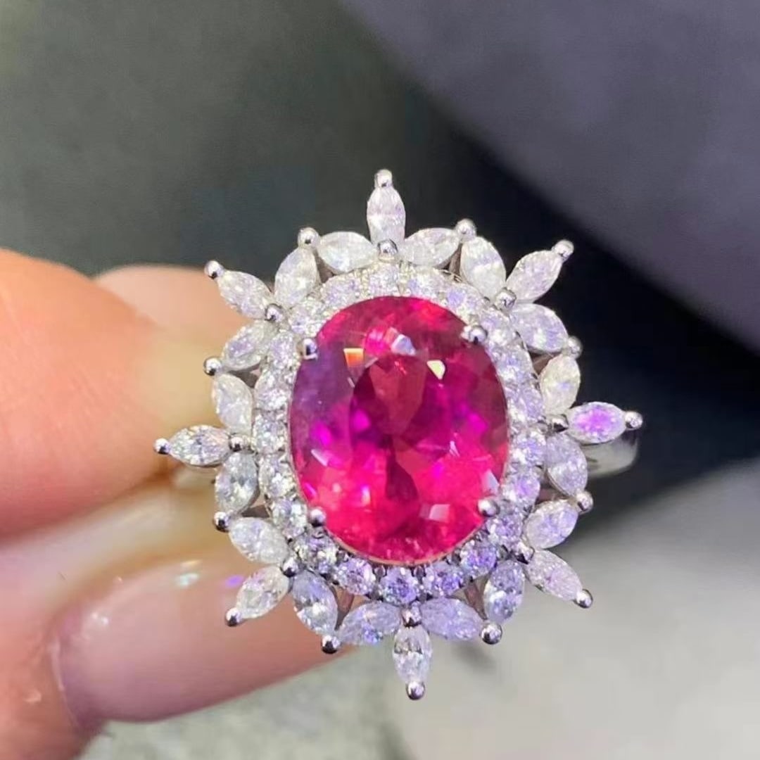 14k Gold 4.5 Ct Natural Tourmaline & Diamond Ring: Ref:230946353 // gold content:14k gold // ring size:7. 25us // // main gemstone:tourmaline // shape:oval // carat weight:4. 5ct // color:red // treatment:natural // // adjacent gemstone 2 : diamond //