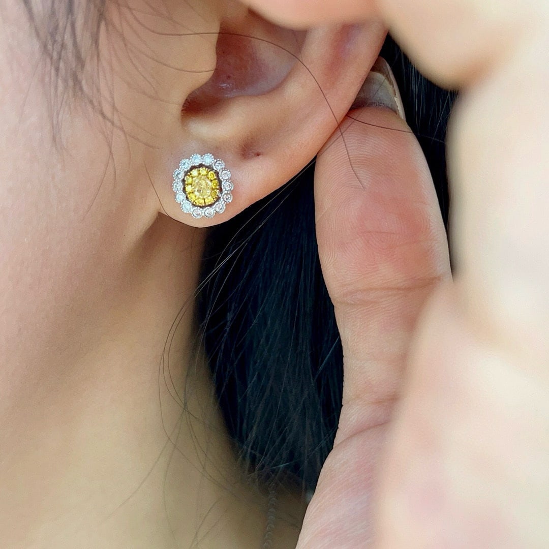 14k Gold 0.5 Ct Natural Color Diamond Earrings - 3