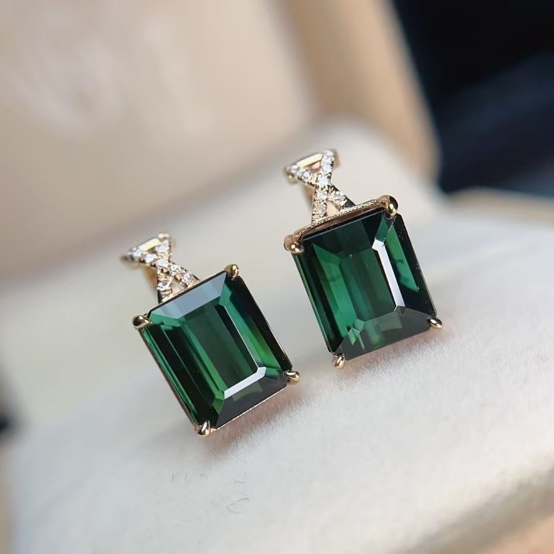 14k Gold 4.6 Ct Natural Tourmaline & Diamond Earrings: Ref:230946361 // gold content:14k gold // main gemstone:tourmaline // shape:octagonal // carat weight:4. 6ct // color:green // treatment:natural // // adjacent gemstone 2 : diamond // shape:round // c