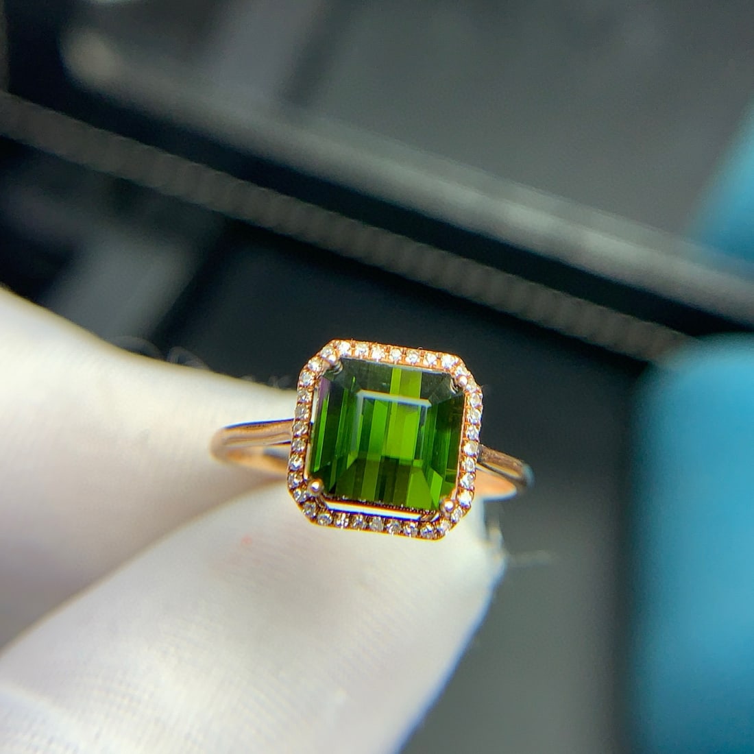 14k Gold 2.6 Ct Natural Tourmaline & Diamond Ring: Ref:230946365 // gold content:14k gold // ring size:7. 25us // // main gemstone:tourmaline // shape:octagonal // carat weight:2. 6ct // color:green // treatment:natural // // adjacent gemstone 2 :