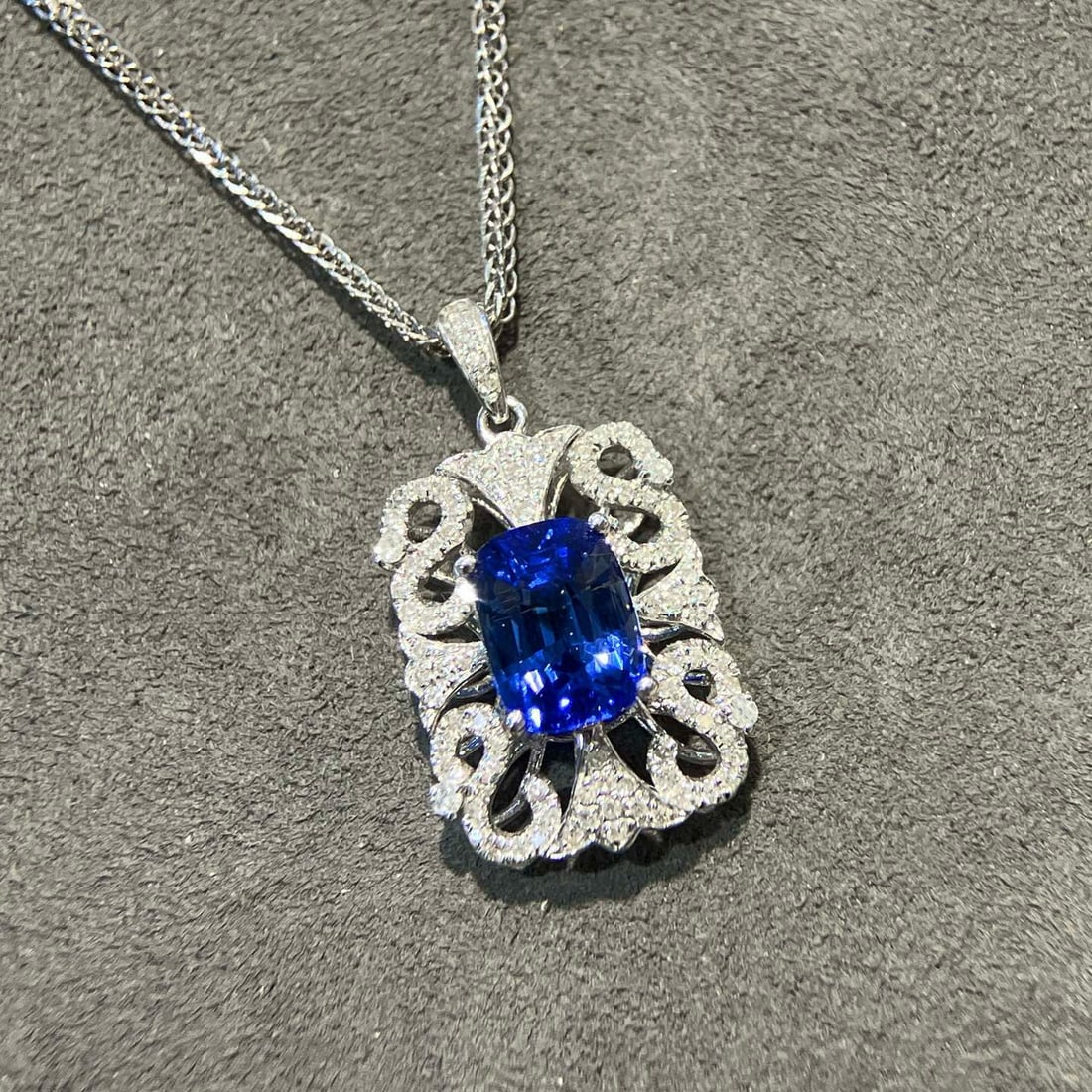14k Gold 2.40 Ctw Vivid Blue Natural Sapphire & Diamond Pendant( Without Chain ) - 3