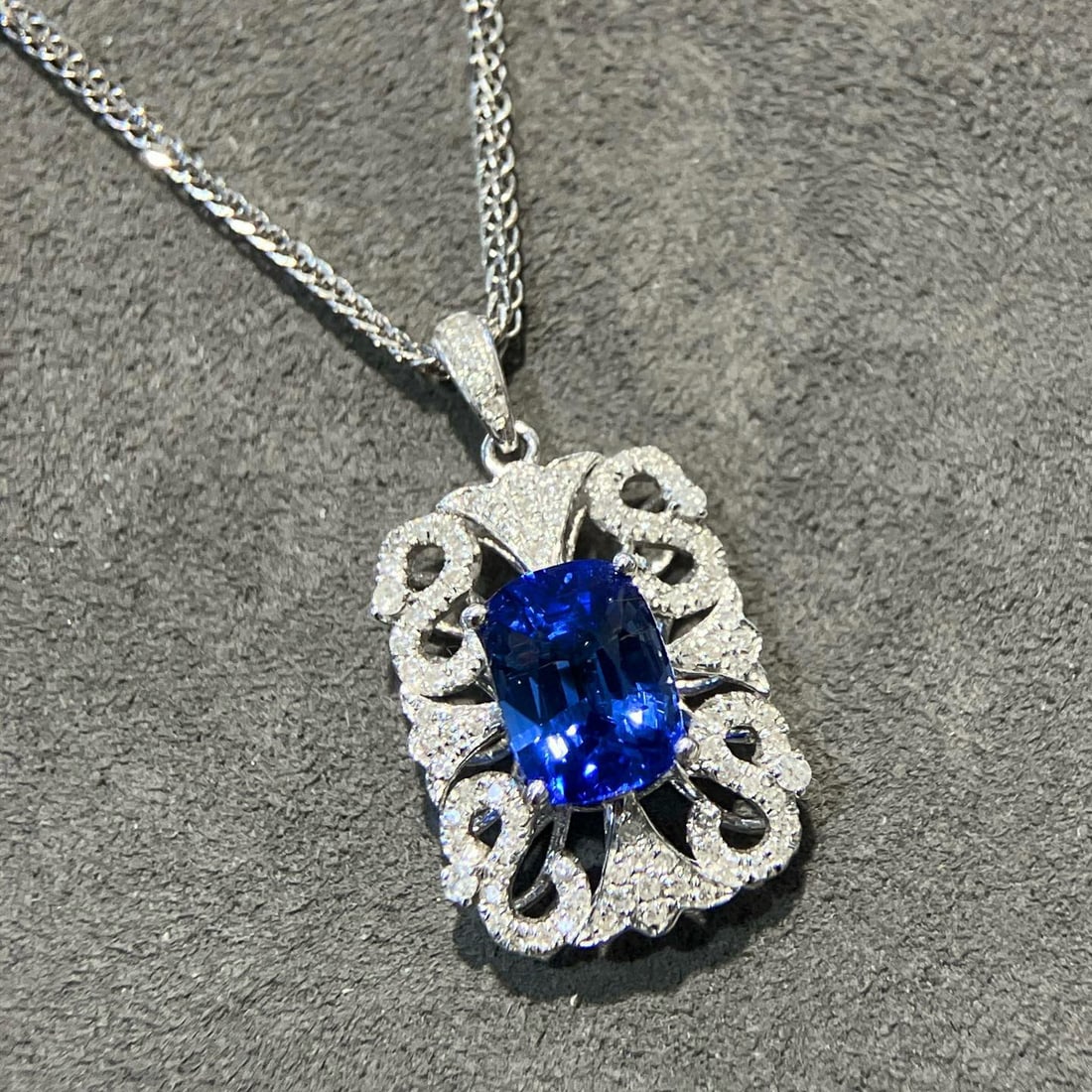 14k Gold 2.40 Ctw Vivid Blue Natural Sapphire & Diamond Pendant( Without Chain ) - 4