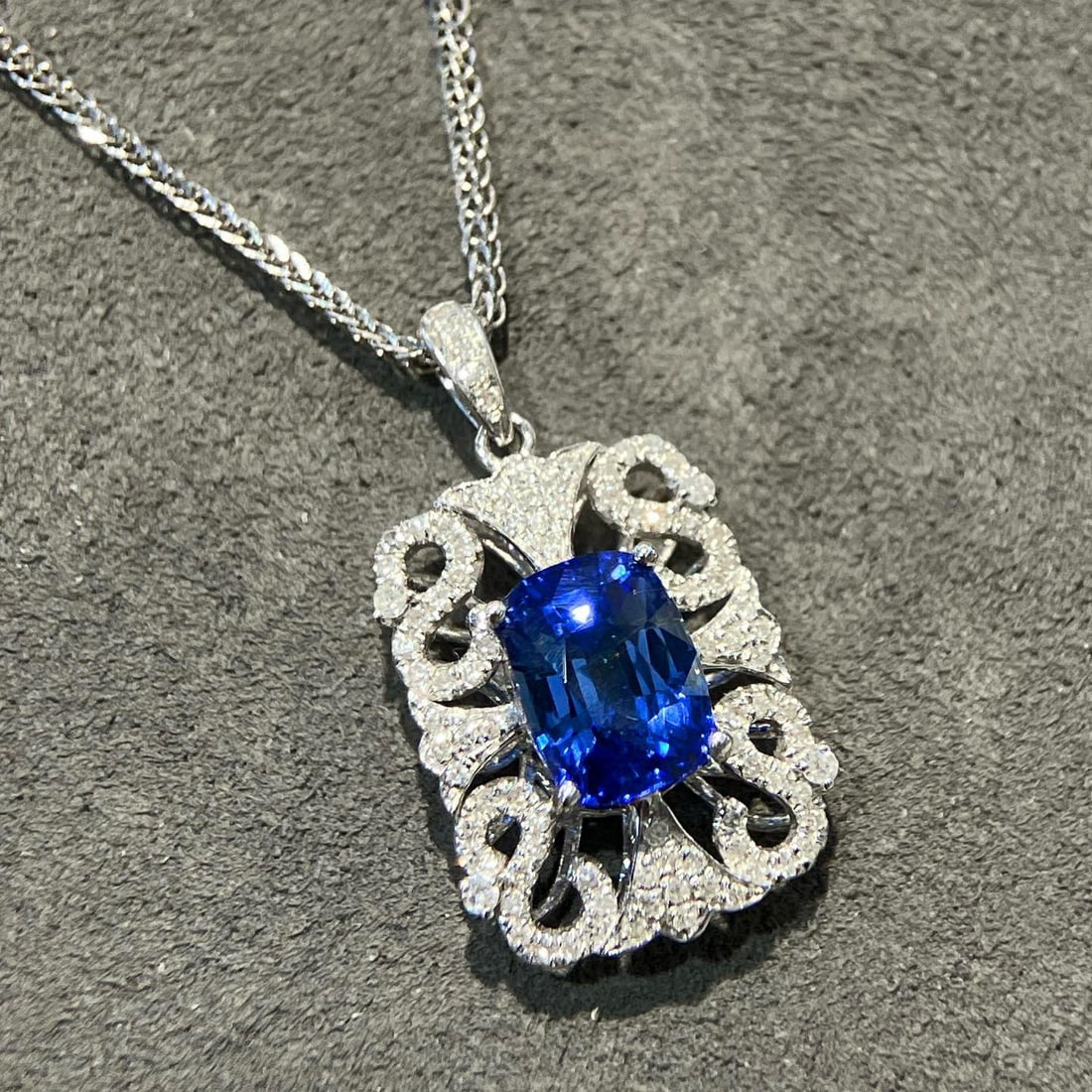 14k Gold 2.40 Ctw Vivid Blue Natural Sapphire & Diamond Pendant( Without Chain ) - 5