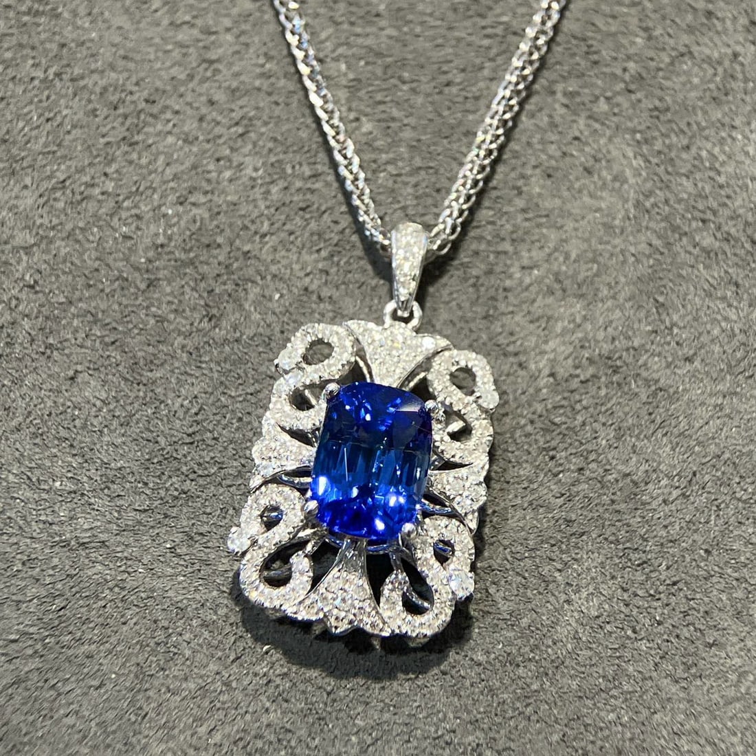 14k Gold 2.40 Ctw Vivid Blue Natural Sapphire & Diamond Pendant( Without Chain ) - 8