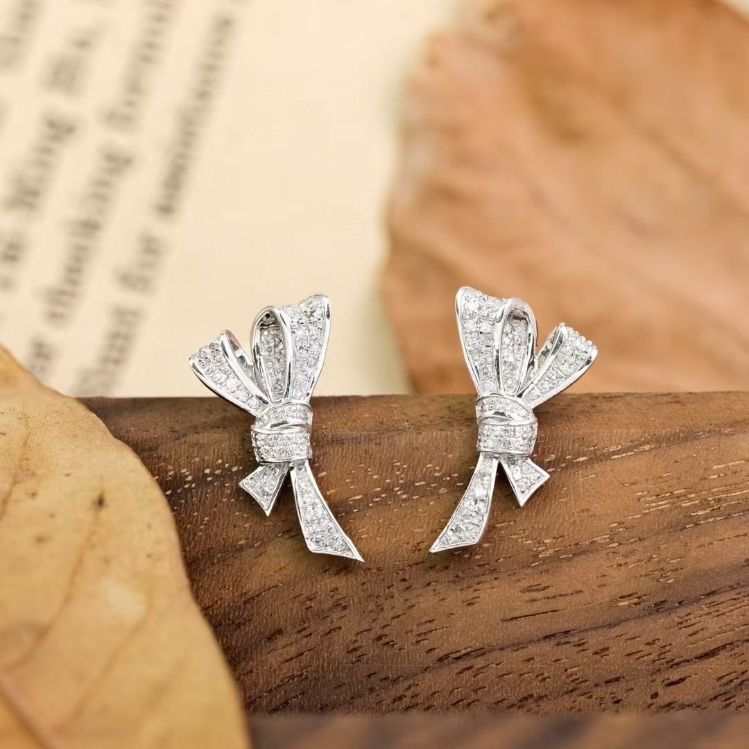 14k Gold 0.3 Ct Natural H Diamond Earrings: Ref:230946400 // gold content:14k gold // main gemstone:diamond // shape:round // carat weight:0. 3ct // clarity grade:vs-si // color:h // treatment:natural // cut grade:g // Low Estimate: 1500 Condi