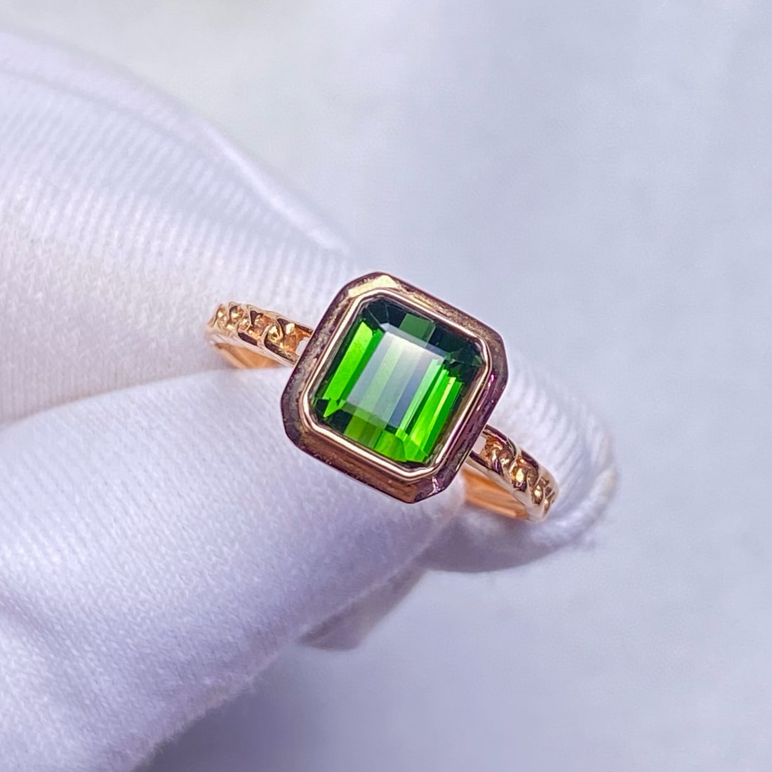 14k Gold 1.15 Ct Natural Tourmaline Ring: Ref:230946406 // gold content:14k gold // ring size:7. 25us // // main gemstone:tourmaline // shape:octagonal // carat weight:1. 15ct // color:green // treatment:natural // Condition: NewLow