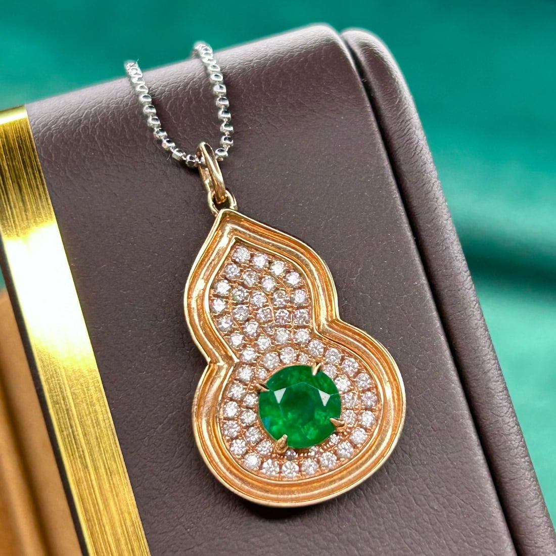 14k Gold 1.33 Ctw Vivid Green Natural Emerald & Diamond Pendant( Without Chain ) - 3