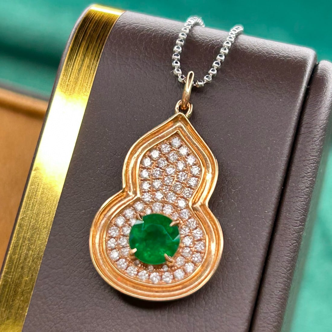 14k Gold 1.33 Ctw Vivid Green Natural Emerald & Diamond Pendant( Without Chain ) - 4