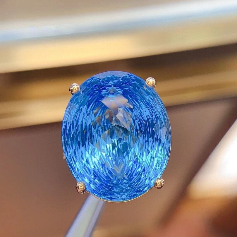 14k Gold 32.8 Ct Natural Topaz & Diamond Ring: Ref:230946412 // gold content:14k gold // ring size:7. 25us // // main gemstone:topaz // shape:oval // carat weight:32. 8ct // color:blue // treatment:natural // // adjacent gemstone 2 : diamond // sh