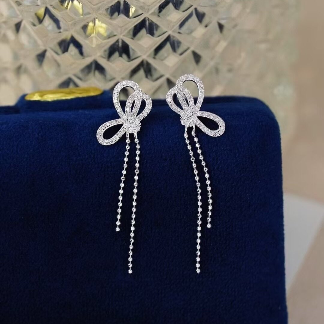 14k Gold 0.56 Ct Natural H Diamond Earrings: Ref:230946415 // gold content:14k gold // main gemstone:diamond // shape:round // carat weight:0. 56ct // clarity grade:vs-si // color:h // treatment:natural // cut grade:g // Low Estimate: 1400High