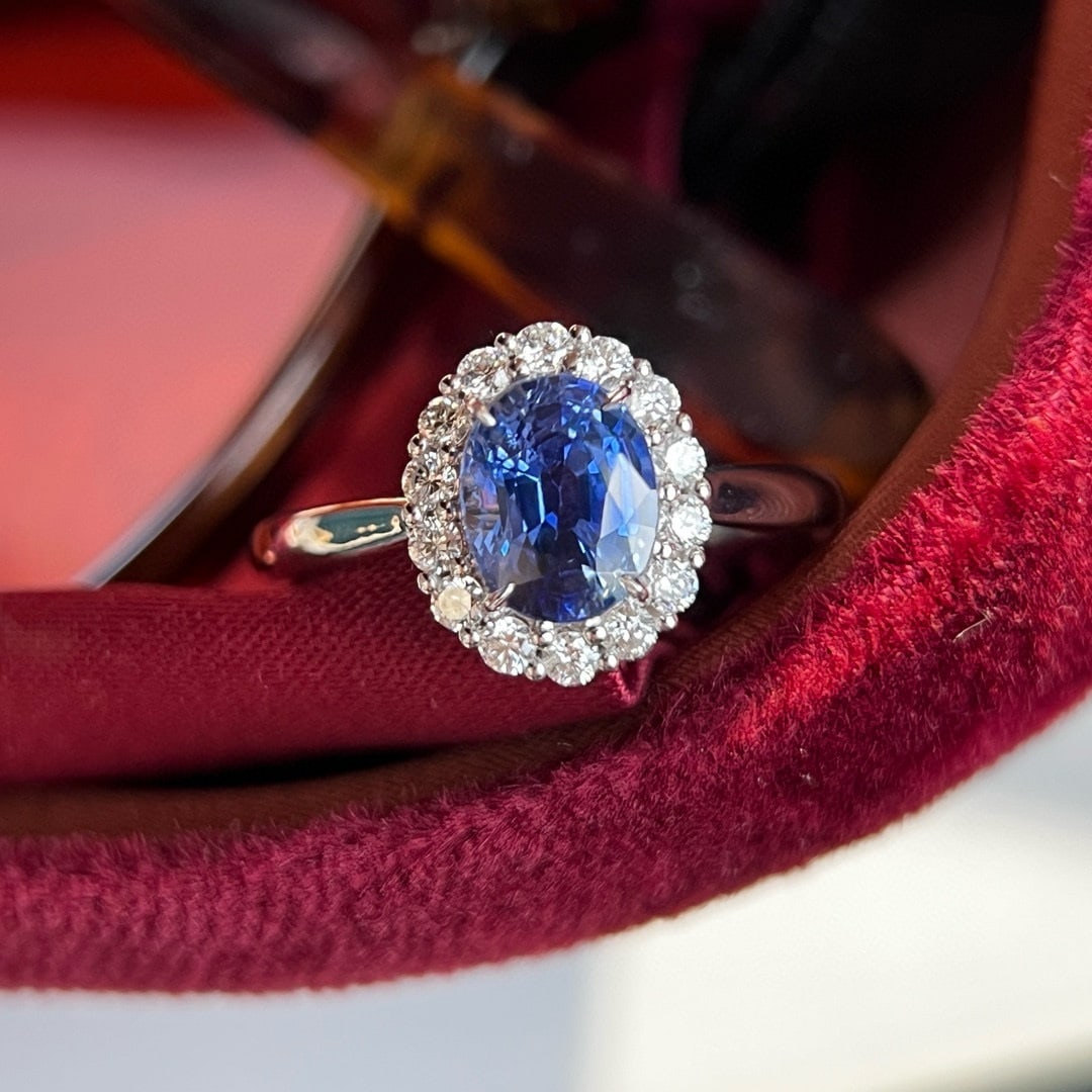 14k Gold 2.09 Ctw Natural Sapphire & Diamond Ring: Ref:230946441 // gold content:14k gold // ring size:7. 25us // // main gemstone:sapphire // shape:oval // carat weight:1. 81ct // color:blue // treatment:natural // // adjacent gemstone 2 :