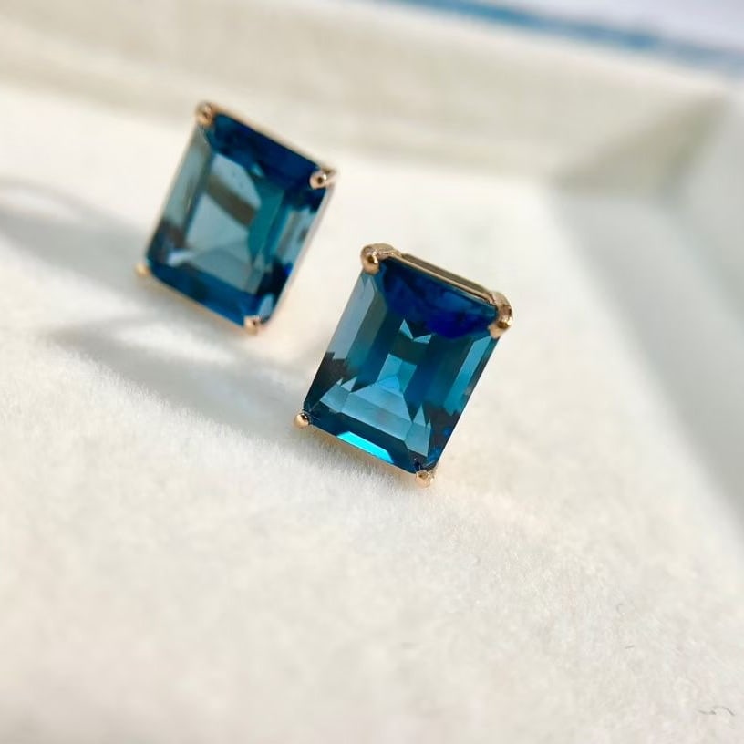 14k Gold 6.5 Ct Natural Topaz Earrings: Ref:230946449 // gold content:14k gold // main gemstone:topaz // shape:octagonal // carat weight:6. 5ct // color:blue // treatment:natural // Low Estimate: 1200 Condition: New High Estimate: 1800