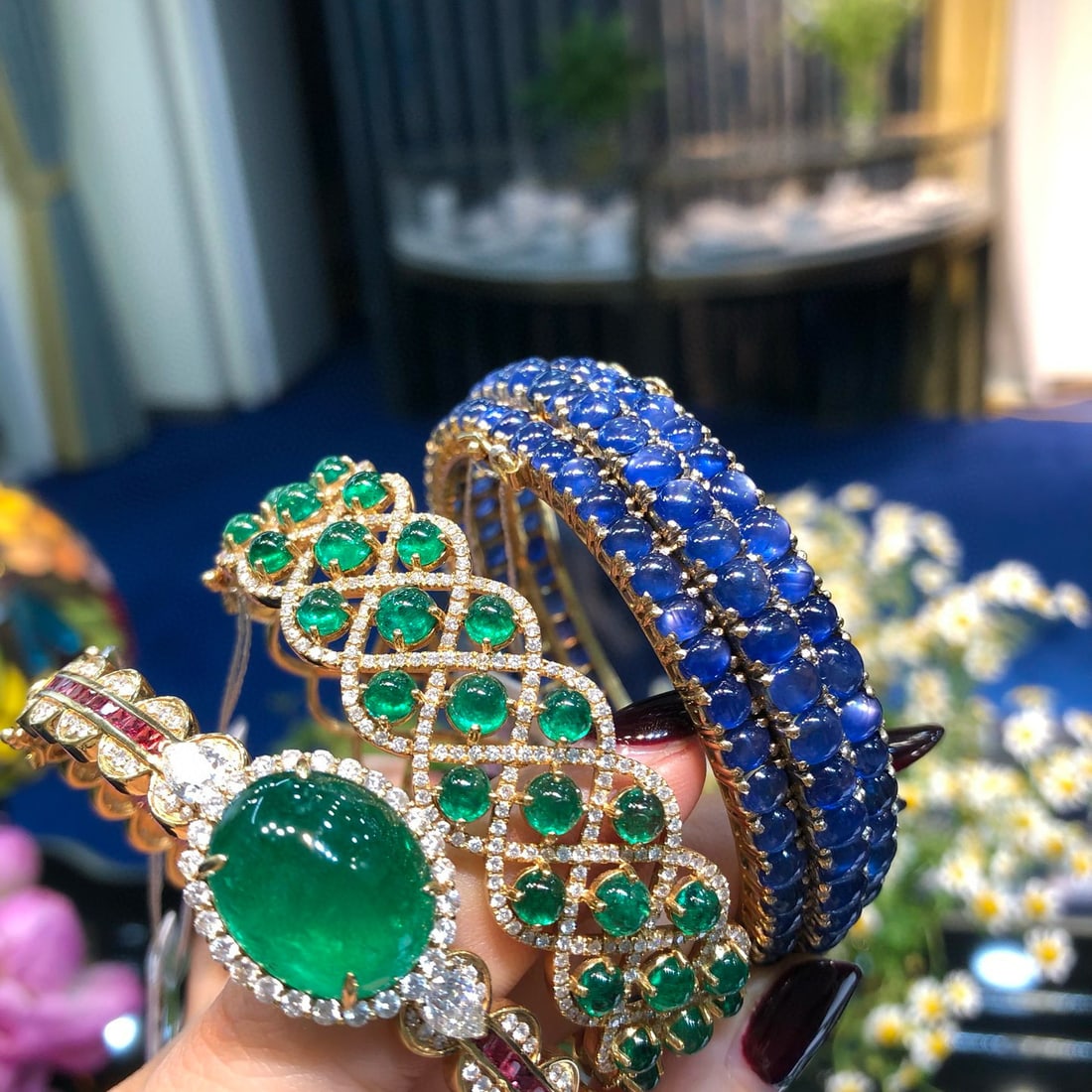 14k Gold 12.81 Ctw Vivid Green Natural Emerald & Diamond Bangle - 5