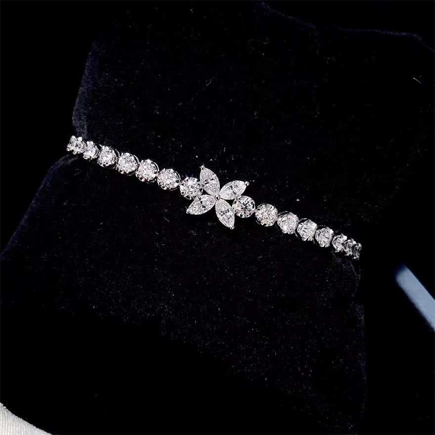 14k Gold 3.85 Ctw Natural H Diamond Bracelet: Ref:230947022 // gold content:14k gold // main gemstone:diamond // shape:marquise // carat weight:0. 85ct // clarity grade:vs-si // color:h // treatment:natural // // adjacent gemstone 2 : diamond