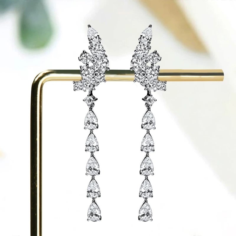 14k Gold 2.76 Ct Natural H Diamond Earrings: Ref:230947051 // gold content:14k gold // main gemstone:diamond // shape:multiply // carat weight:2. 76ct // clarity grade:vs-si // color:h // treatment:natural // High Estimate: 33000Condition: