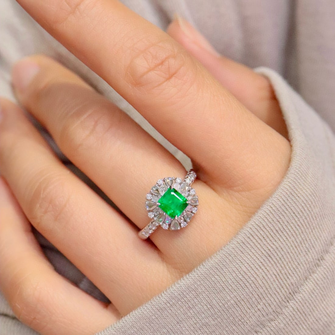 14k Gold 1.29 Ctw Vivid Green Natural Emerald & Diamond Ring - 4