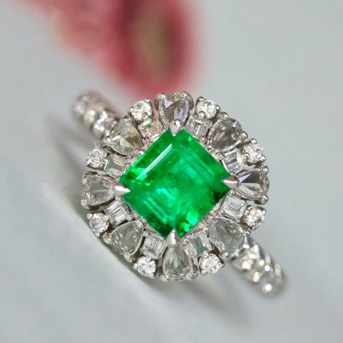 14k Gold 1.29 Ctw Vivid Green Natural Emerald & Diamond Ring - 5