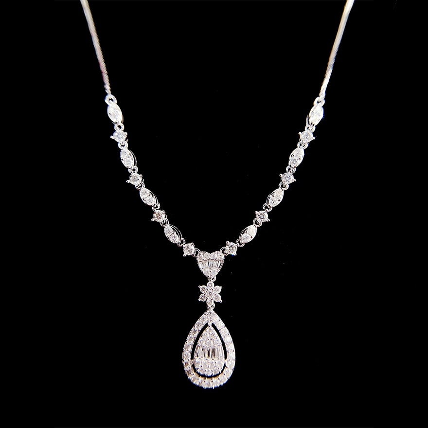 14k Gold 1 Ct Natural H Diamond Necklace: Ref:230947072 // gold content:14k gold // main gemstone:diamond // shape:multiply // carat weight:1ct // clarity grade:vs-si // color:h // treatment:natural // Low Estimate: 8100 Condition: New High
