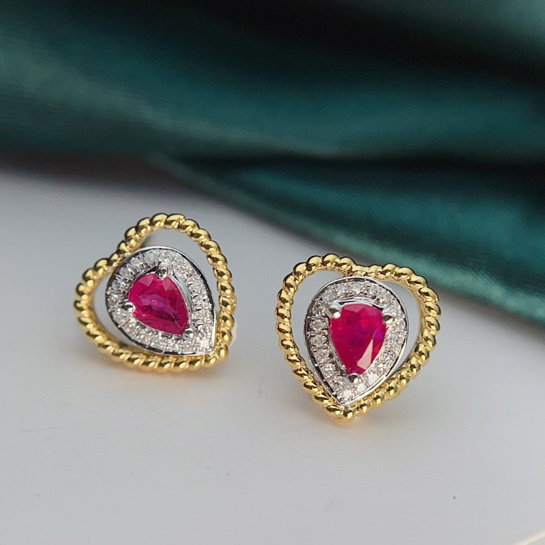 14k Gold 0.66 Ct Natural Ruby & Diamond Earrings: Ref:230947212 // gold content:14k gold // main gemstone:ruby // shape:pear // carat weight:0. 66ct // color:red // treatment:natural // // adjacent gemstone 2 : diamond // number of stones:38 //